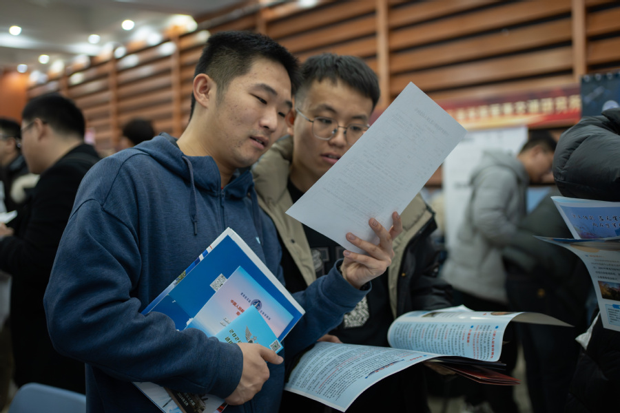 激扬青春 筑梦国防 哈工大学子与部队专家面对面